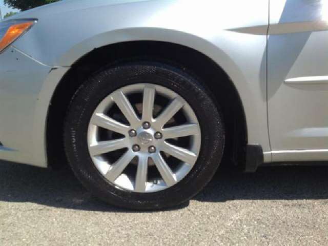 2012 Chrysler 200 Touring 4dr Sedan